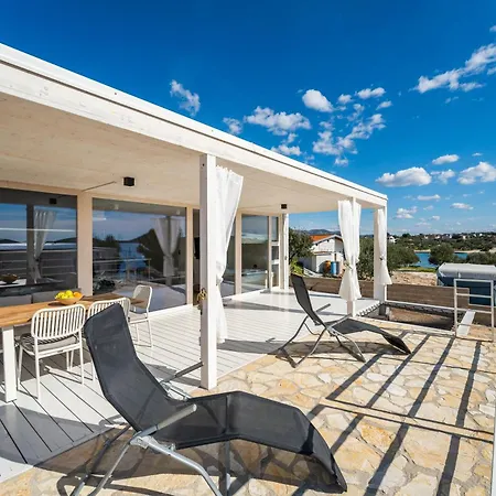 Seabreeze Buqez Villa
